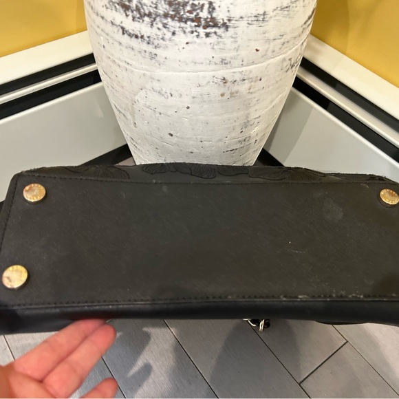 Michael Kors Black Bag, Has Hangtag, No smells, rips or stains, zip pockets - Picture 5 of 6